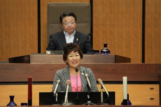 10月1日本会議で一般質問を行う中根佐知議員